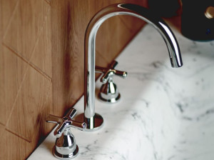 Смеситель для раковины с 3 отверстиями