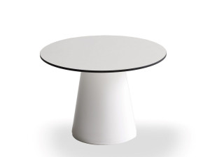 Низкий круглый журнальный столик из инженерного пластика