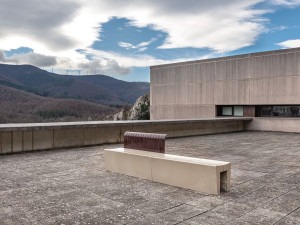 Скамья со спинкой