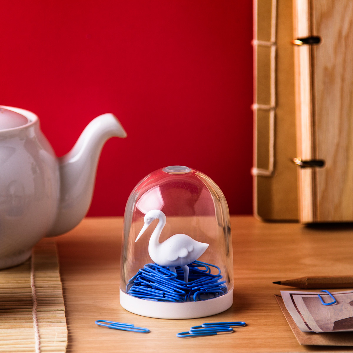 QL10129-WH Держатель для скрепок swan in the pond Qualy  - Вид №2