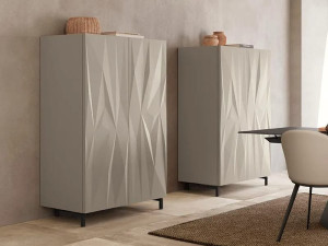 Деревянный сервант