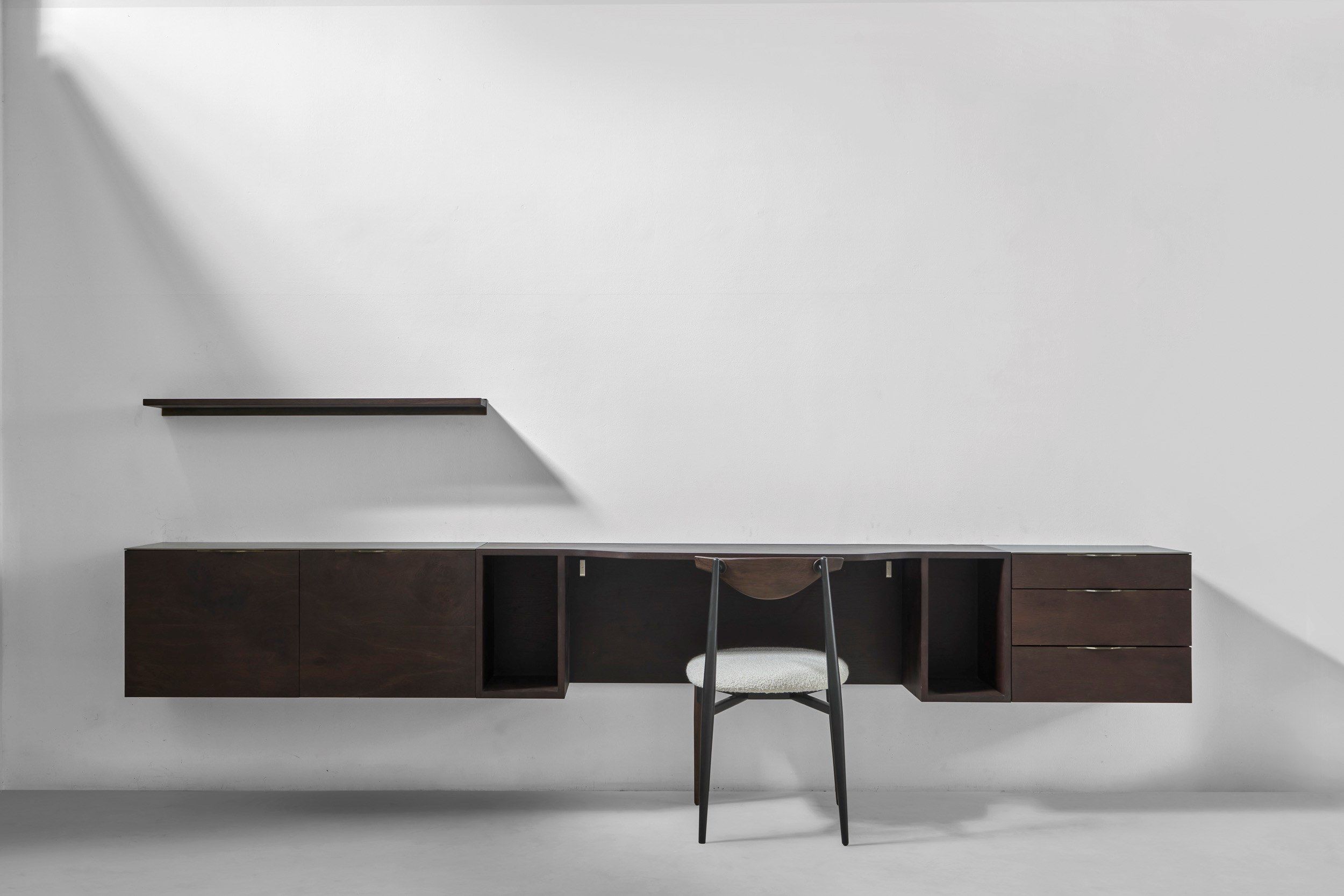 Прямоугольный стол из дуба с полками District Eight Drift ARCH-00083290 - Вид №5