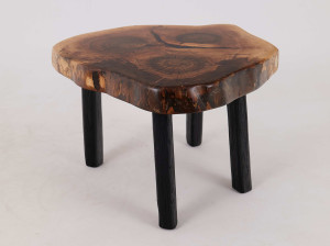 Журнальный столик из грецкого ореха