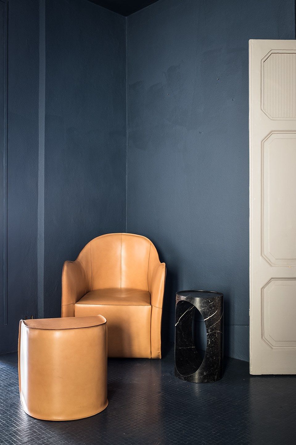 Высокий круглый мраморный журнальный столик EPÒNIMO Roll ARCH-00129418 - Вид №3