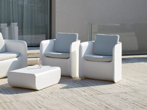 Садовое кресло с подлокотниками