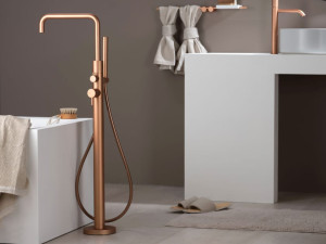 Смеситель для ванны с ручным душем