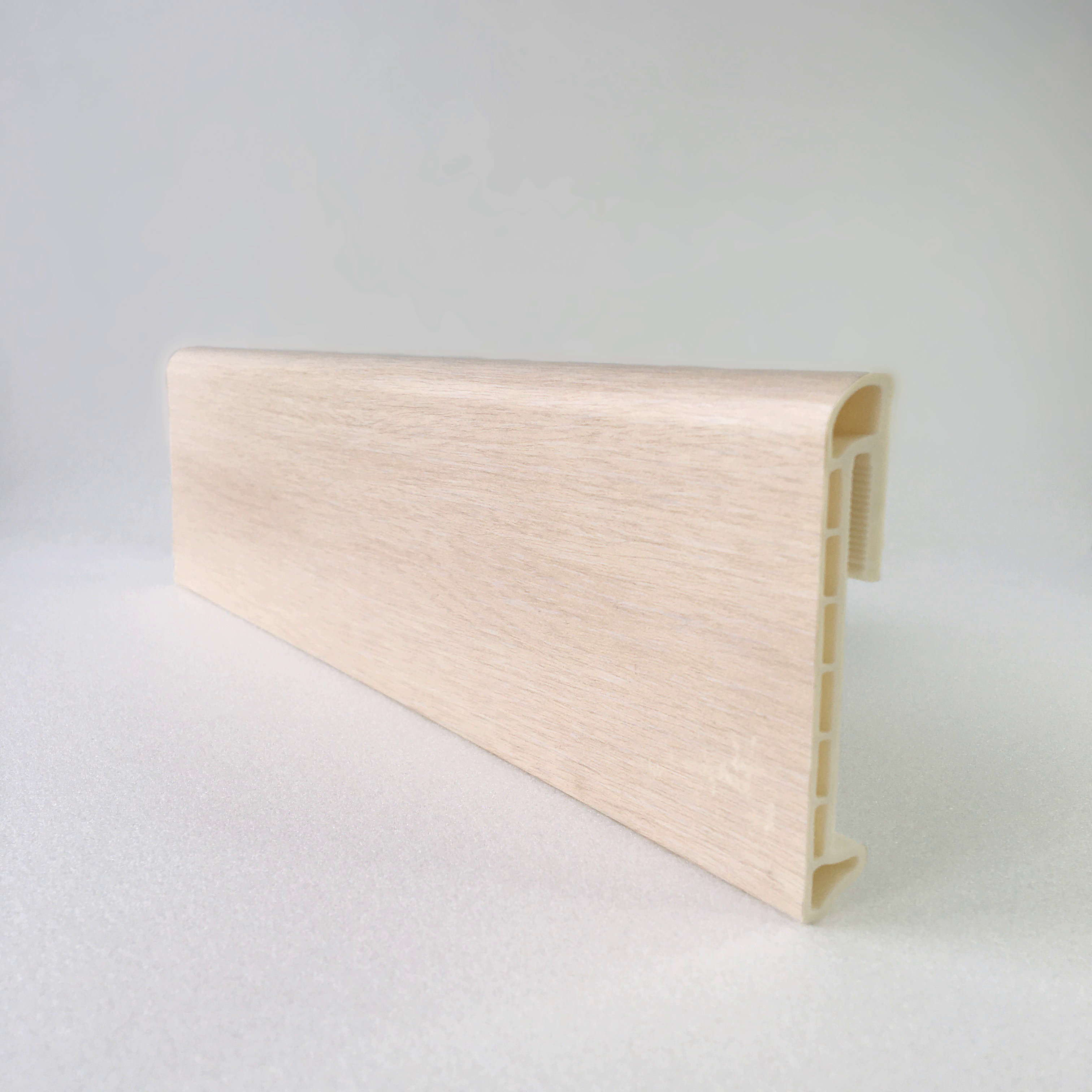 Напольный плинтус  Дуб кремовый 80мм DEKOR PANEL DP056