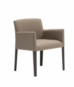 Andreu World Стул с обивкой и подлокотниками Cloé So7018