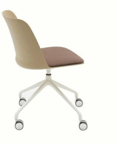 Segis Вращающееся кресло из полипропилена со встроенной подушкой на колесиках To-be