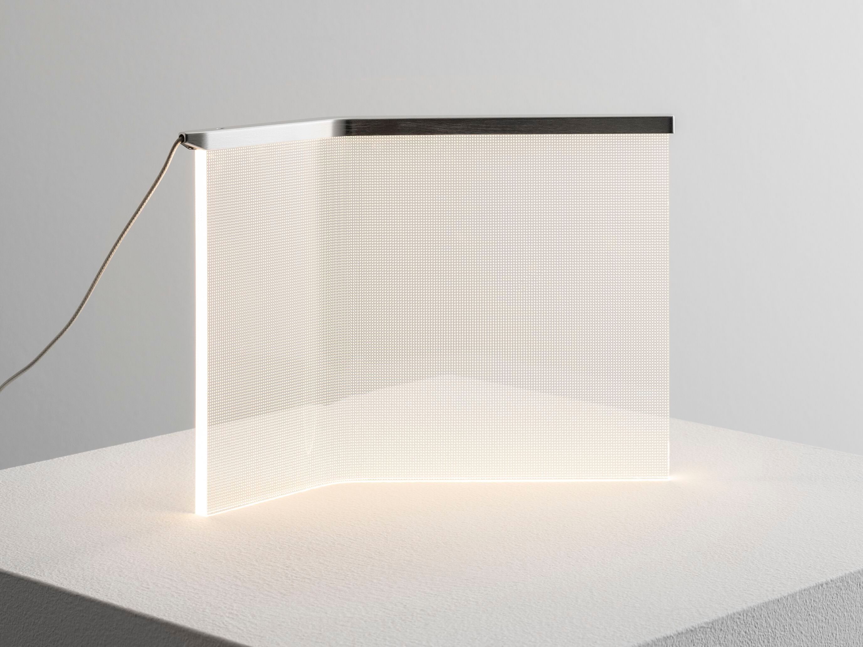 Металлическая настольная лампа Artemide WISH YOU WERE HERE ARCH-00126181