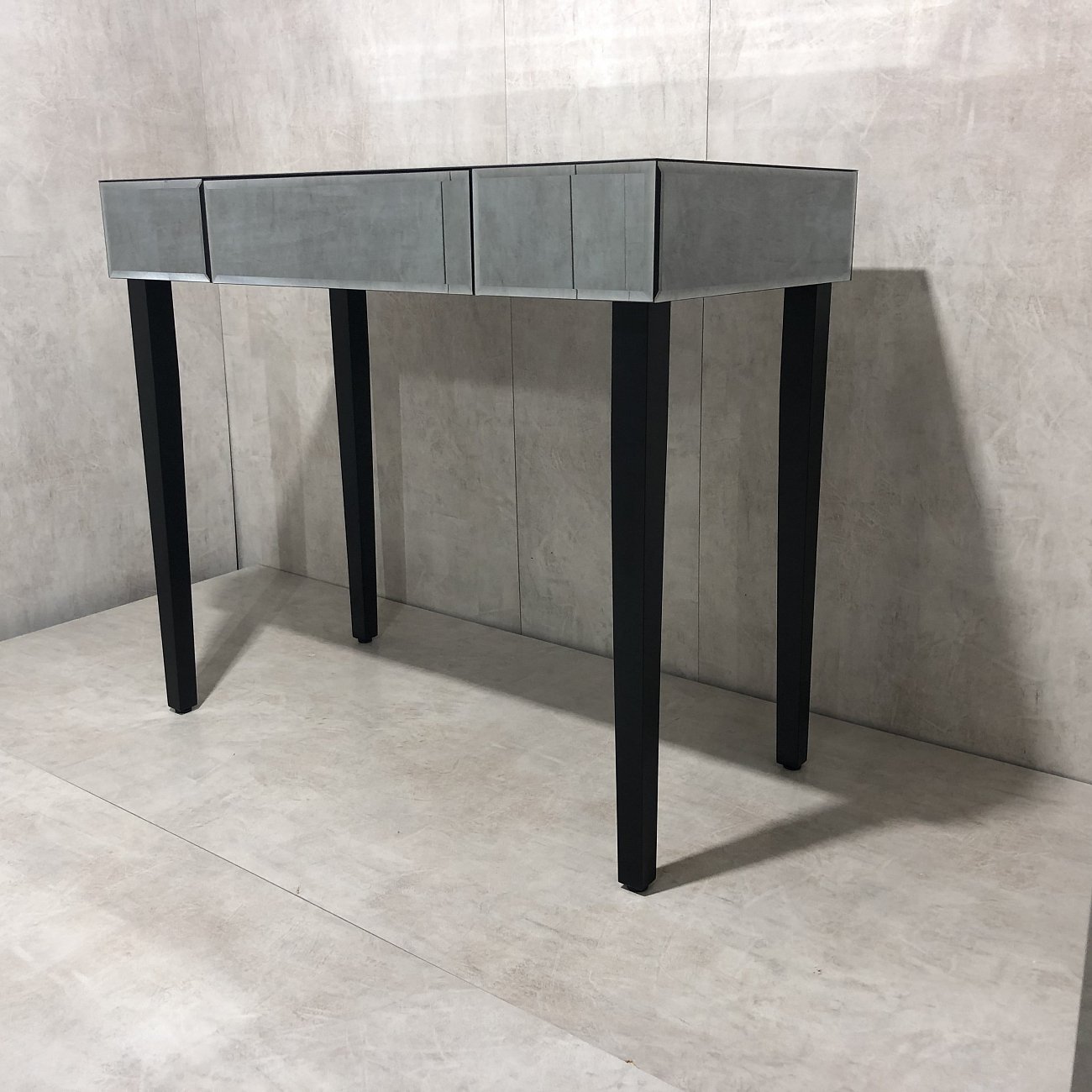 Консоль зеркальная серая с ящиком и черными ножками "Грэйс" GRAUM  304037 Зеркальный;серый  - Вид №3