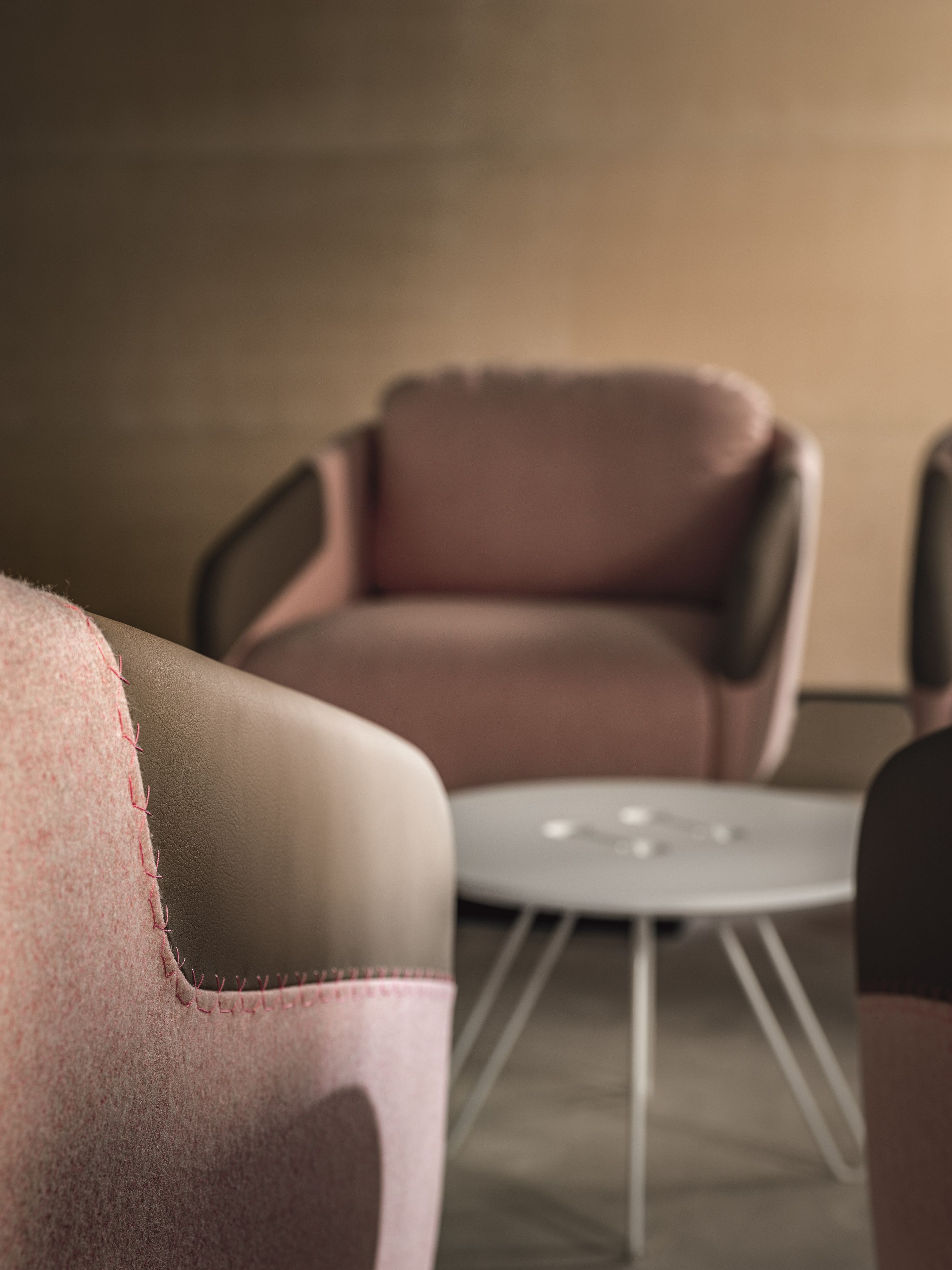 Кресло из ткани или кожи с подлокотниками Casamania & Horm WORN ARCH-00076200 - Вид №3