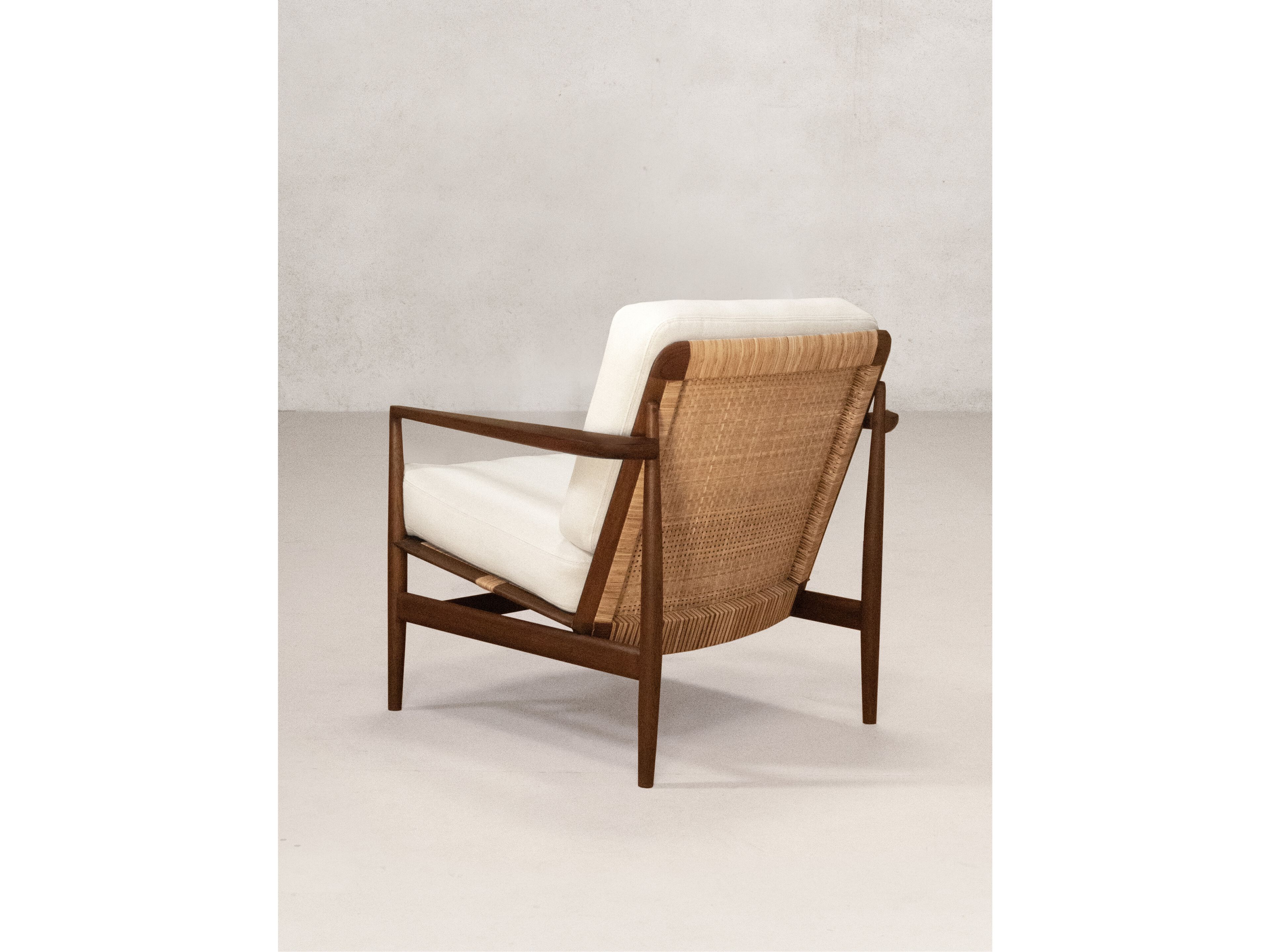 Тканевое кресло с подлокотниками Phantom Hands Tangāli ARCH-00089185 - Вид №1