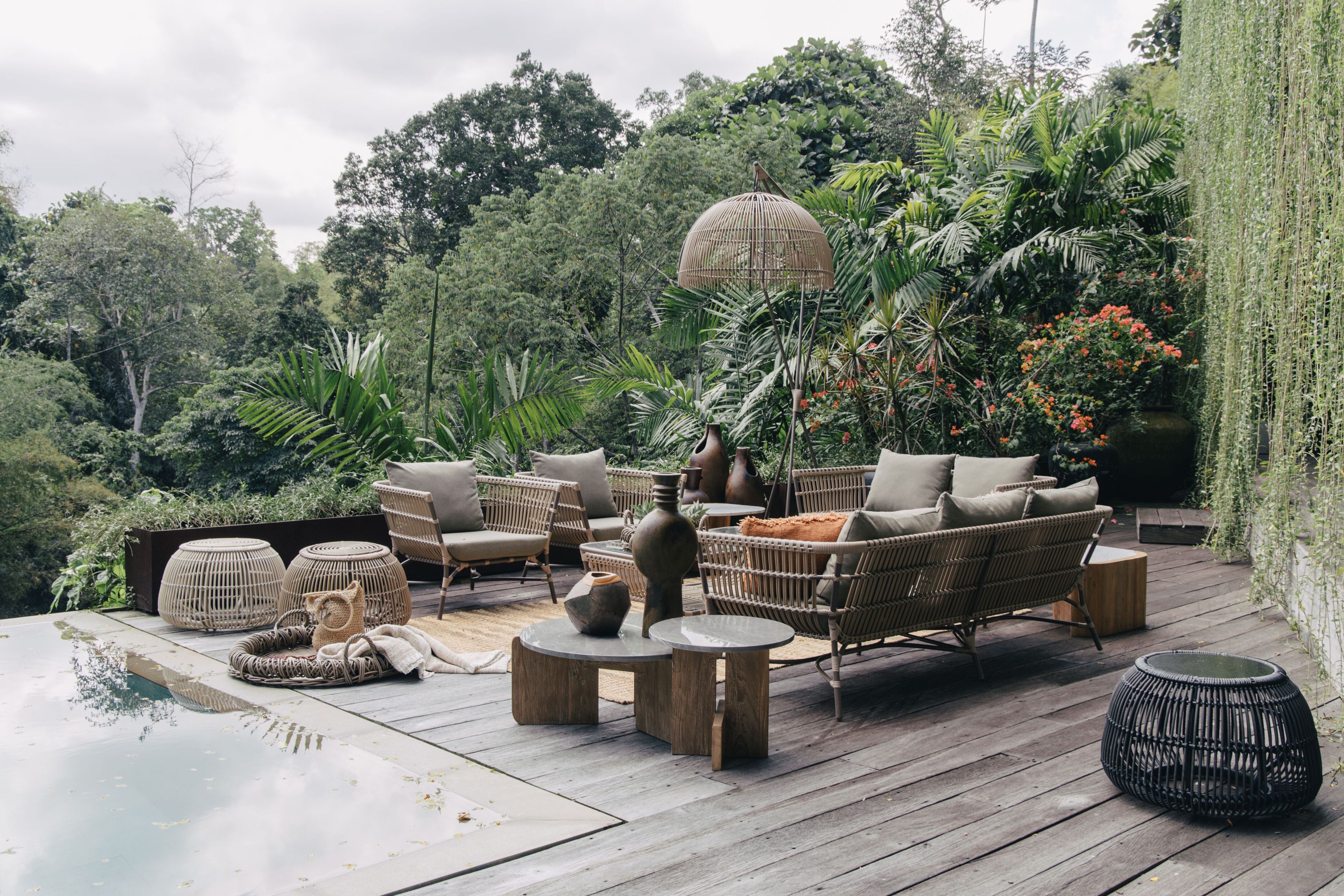 Высокий круглый стол из тикового дерева с мраморной столешницей cbdesign стела ARCH-00124599 - Вид №3