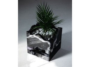 Квадратная ваза из черного мрамора Marquina