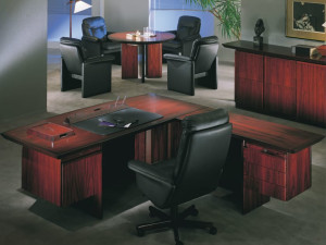 Угловой исполнительный стол