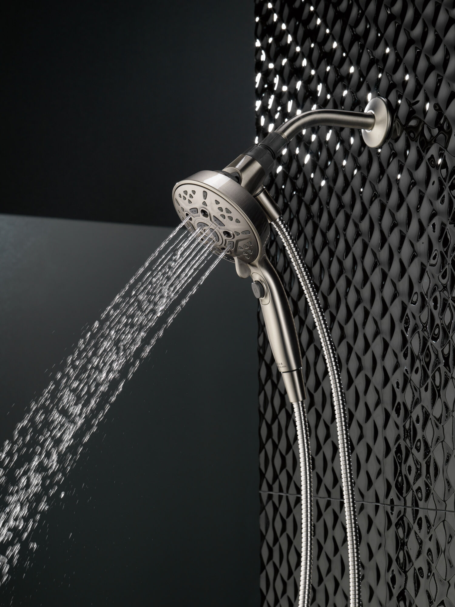 Ручной душ SureDock ™ с 7 настройками Delta Faucet 75707SN - Вид №15