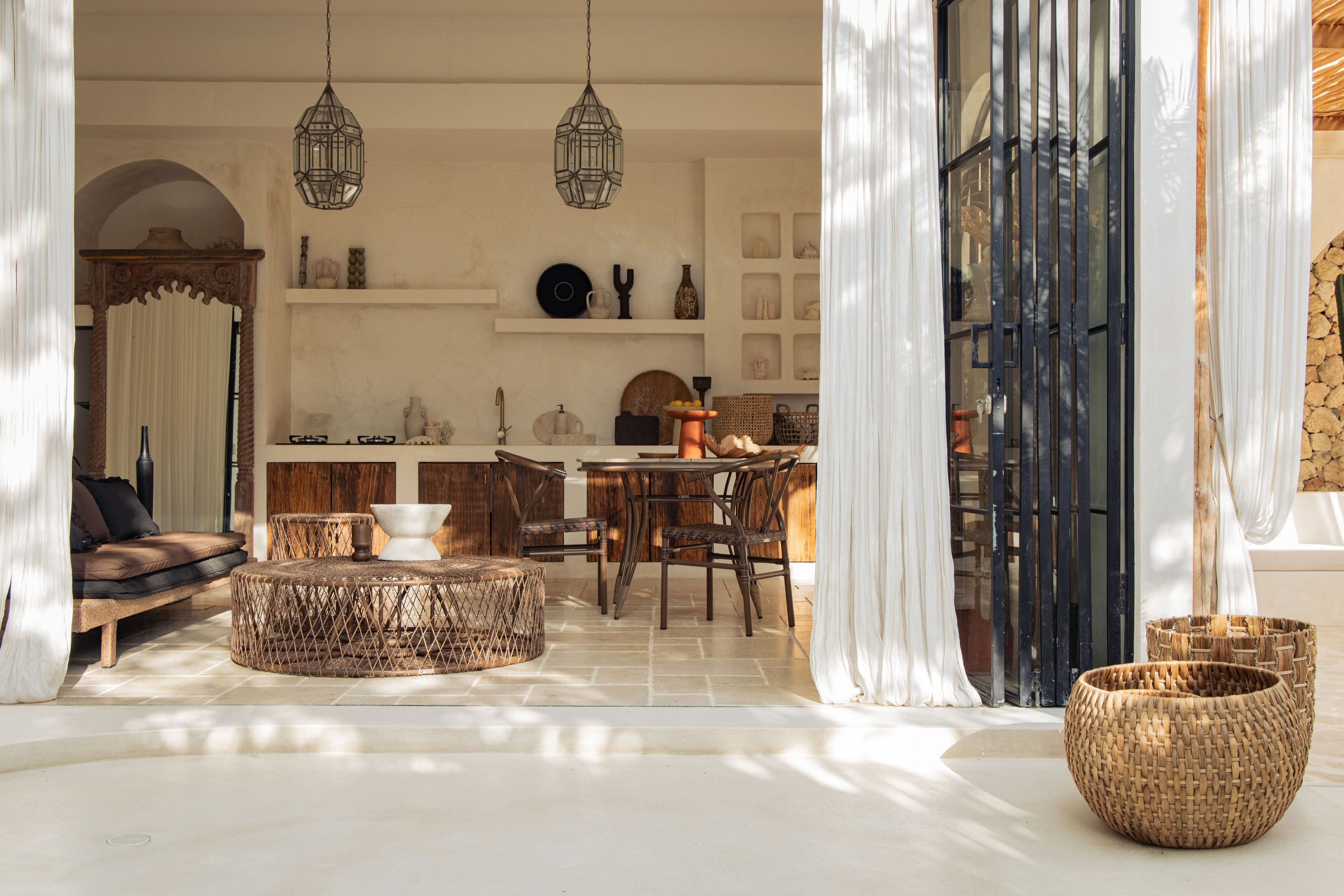 Низкий стол из тикового дерева cbdesign коктейль ARCH-00051537 - Вид №1