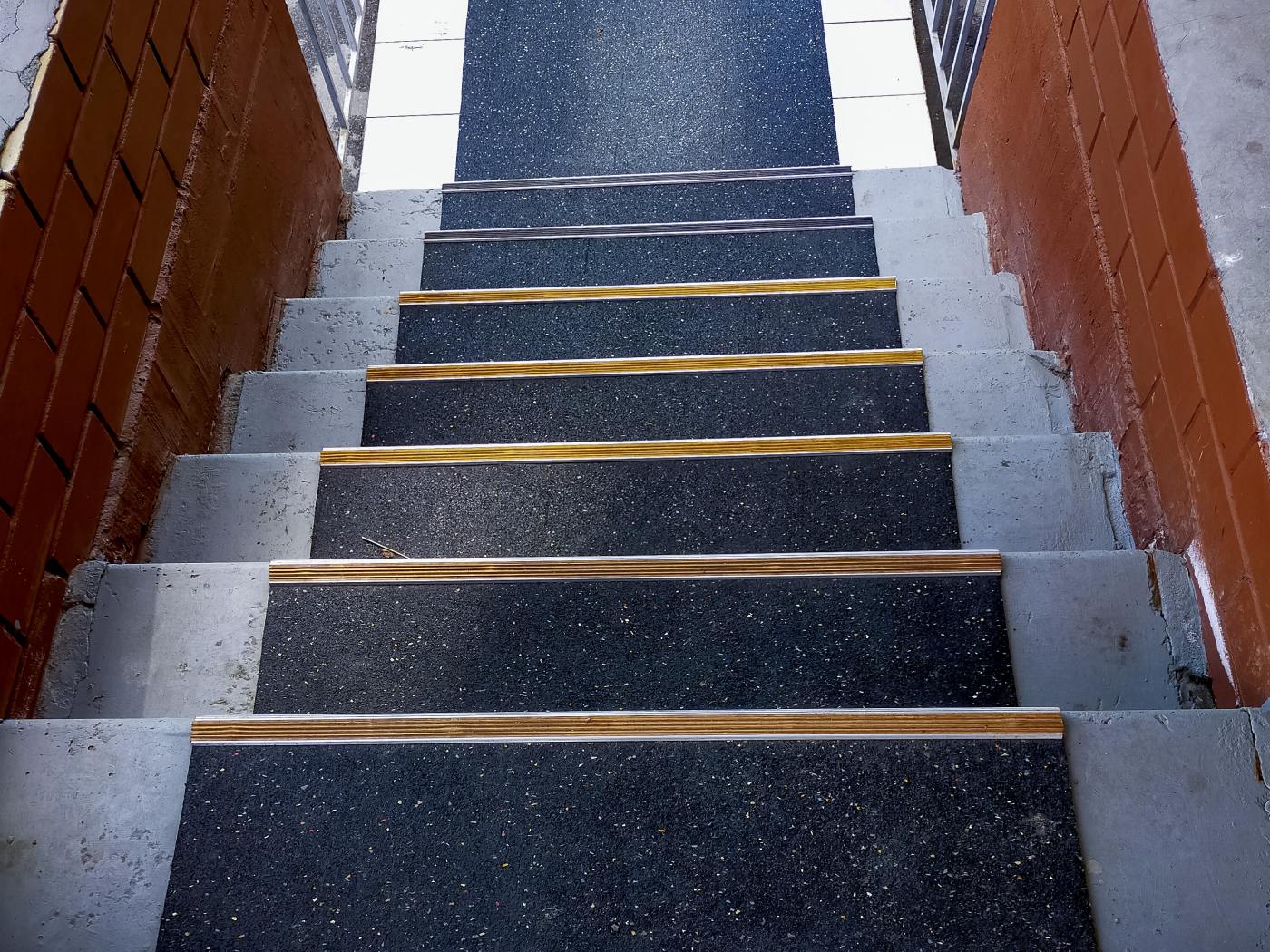 9.3.4AS.Bg Противоскользящие накладки на ступени Alegria step и Alegria step waterproof  - Вид №7