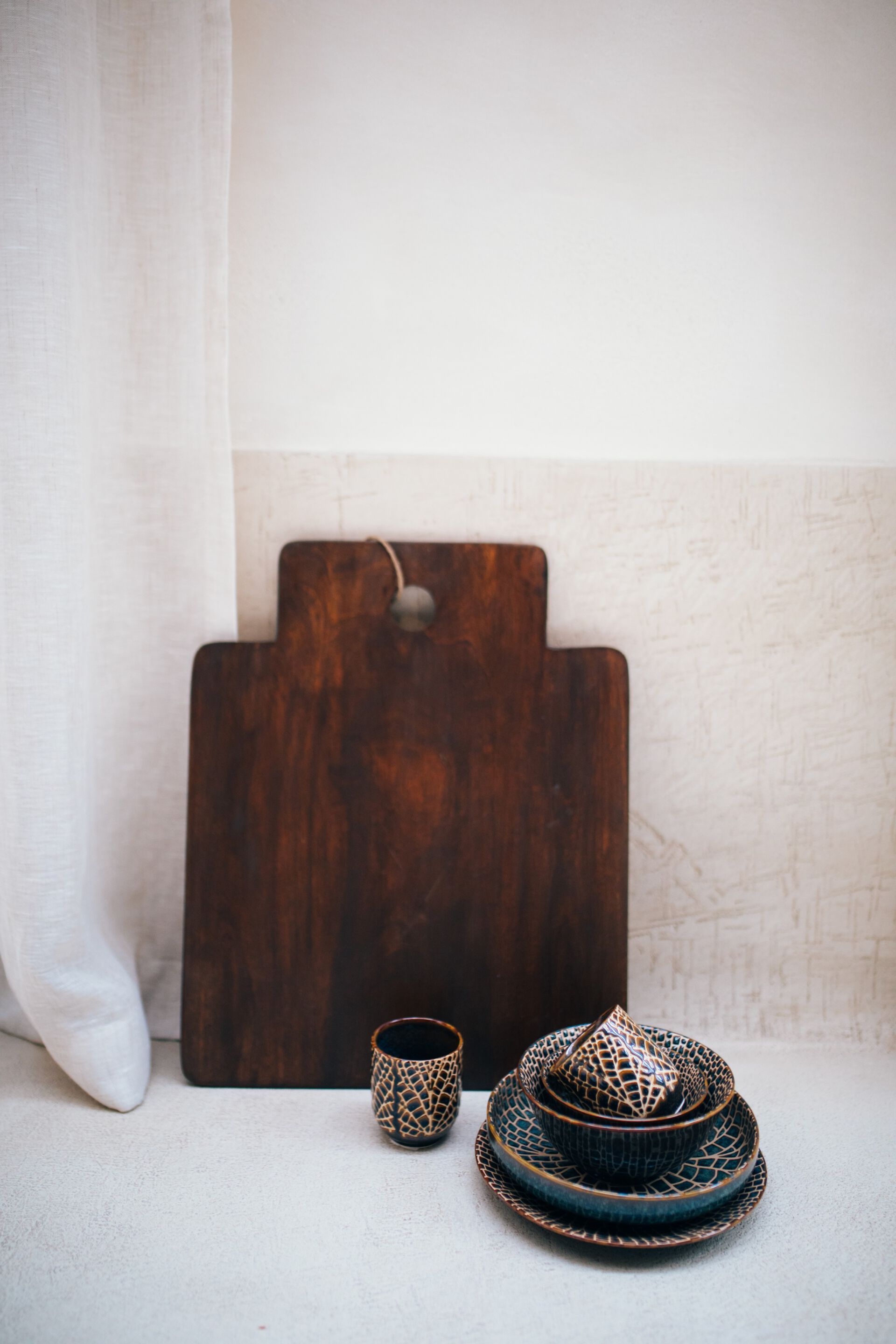 Фарфоровая круглая сервировочная тарелка POMAX Lotus ARCH-00133123 - Вид №7