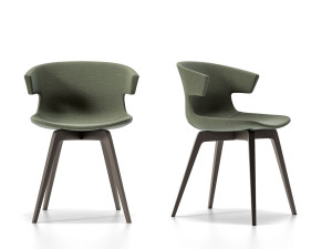 Тканевый стул с подлокотниками