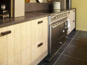 Железная мебельная ручка