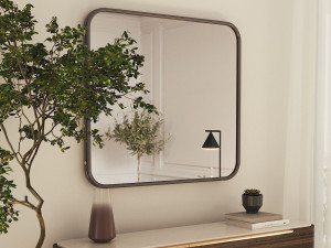 Квадратное настенное зеркало