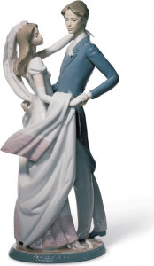 10668957 LLADRO Фигурка Lladro "Люблю - танец новобрачных" 16x37см Фарфор