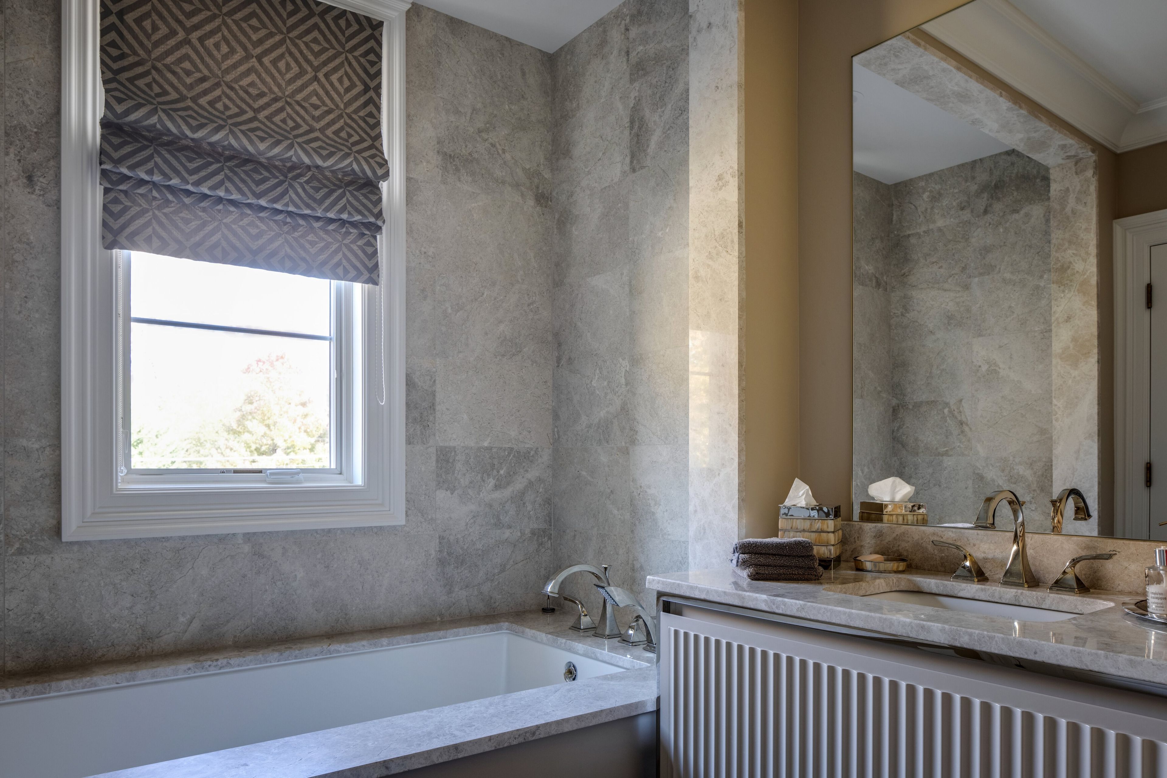 Напольный умывальник с ящиками Martini Interiors Chicago-North Shore ARCH-00059188