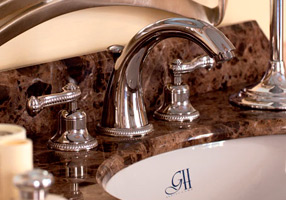 Gentry Home Смеситель для умывальника на три отверстия с выдвижным краном Tiffany Темный никель GH101751 - Вид №1