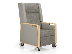 Кресло с колесами