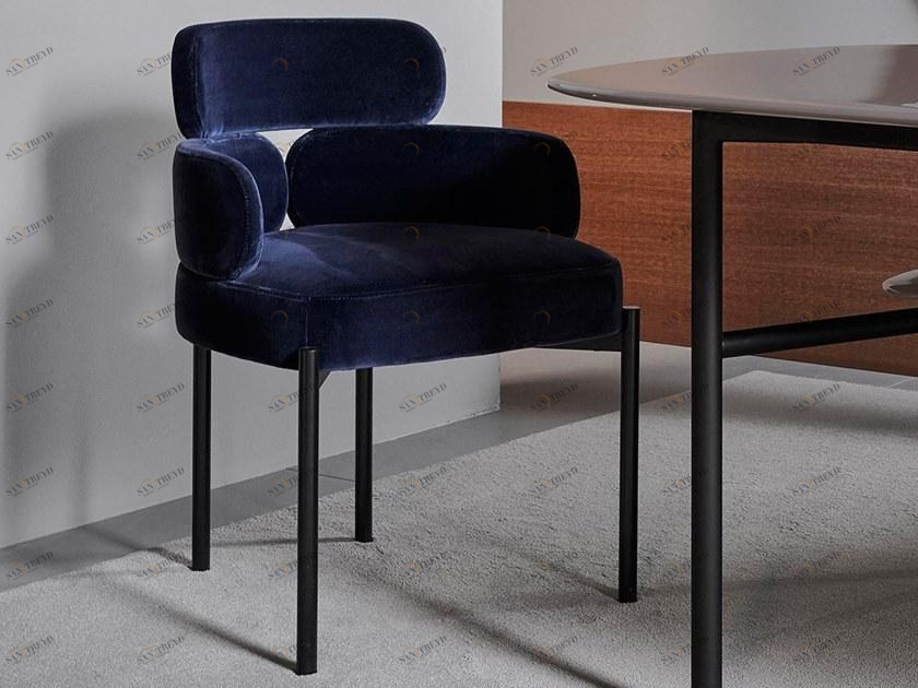 Meridiani Мягкое бархатное кресло с подлокотниками sun-id-1421055