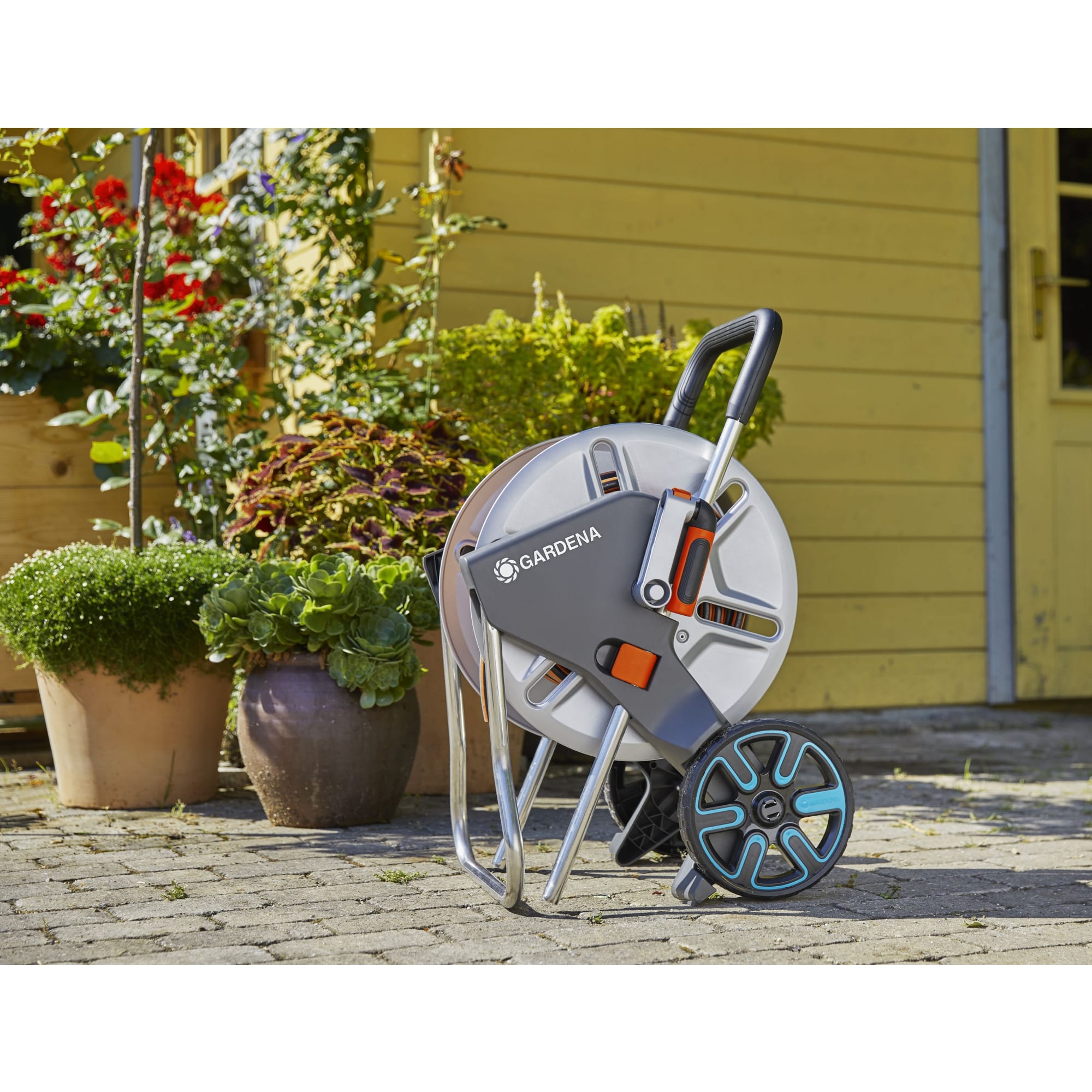 81273857 Тележка для шланга Gardena AquaRoll M с комплектом для полива Santreyd  - Вид №3