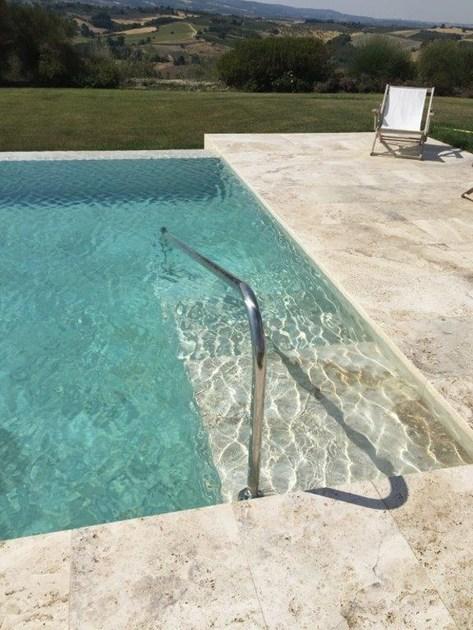 INDALO PISCINE Пейзажный бассейн из травертина с водопадом sun-id-1478056 - Вид №2