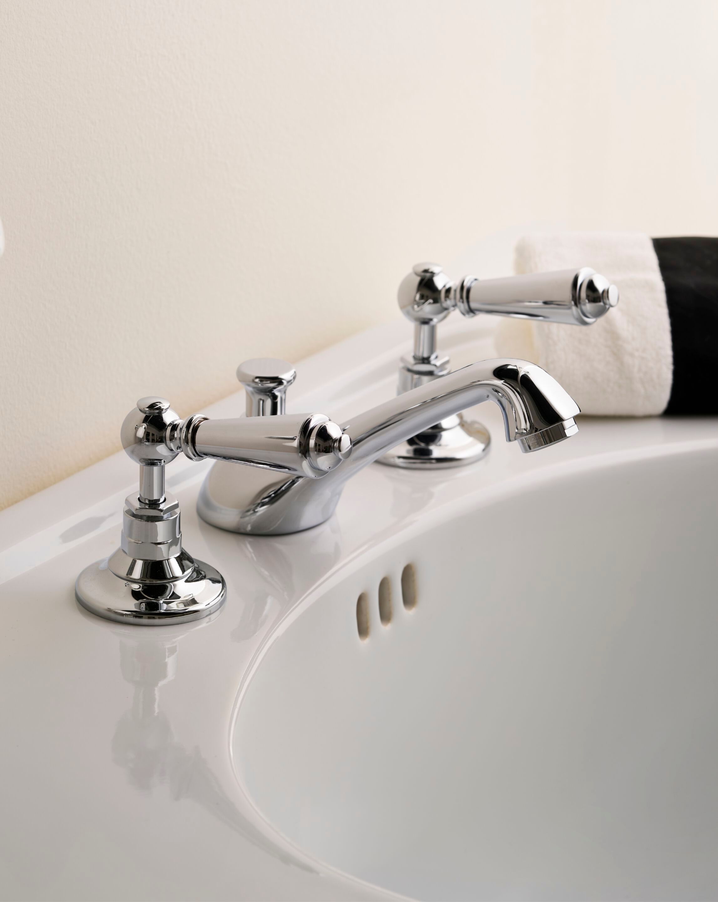 Смеситель для раковины с 3 отверстиями для пола с отдельными розетками Devon&Devon подпись ARCH-00073728 - Вид №1