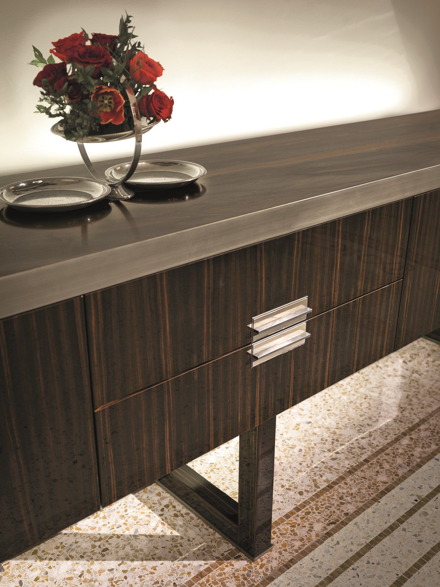 Деревянный шкаф со встроенным освещением Longhi Loveluxe ARCH-00104403 - Вид №1