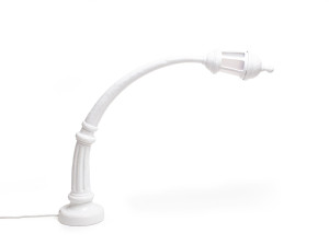 Светодиодная настольная лампа из смолы