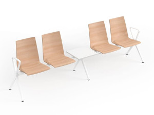 Сиденье на деревянном полу с подлокотниками