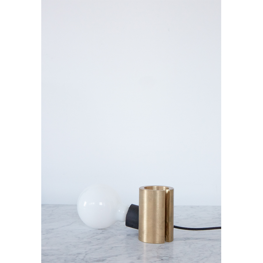 1750839 MENU Настольная лампа с розеткой  - Вид №7