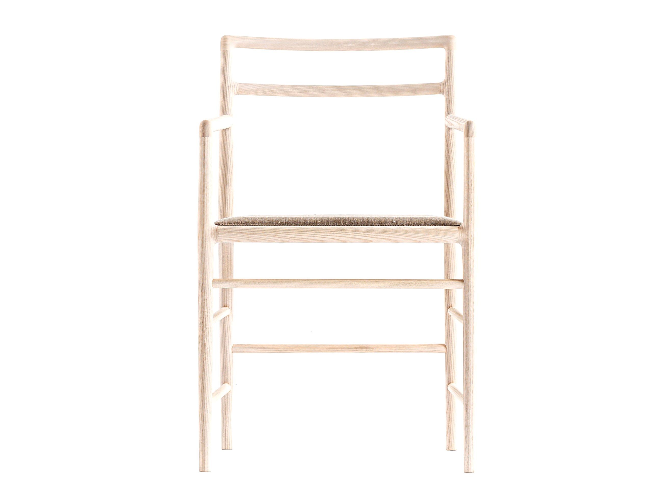 Стул из бука с подлокотниками и встроенной подушкой DE PADOVA THE SENSITIVE LIGHT CHAIR ARCH-00074562