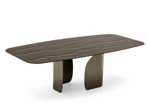 Стальной и деревянный бочковый стол