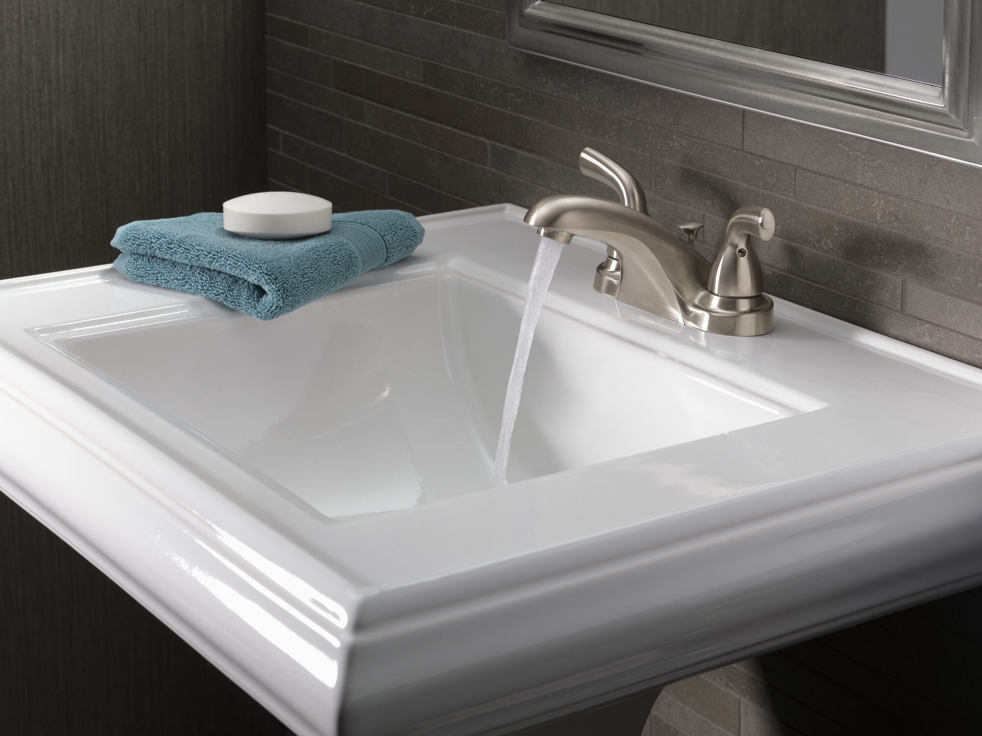 B2510LF-SS Смеситель для ванной комнаты с двумя ручками Delta Faucet Foundations Нержавеющая сталь  - Вид №1