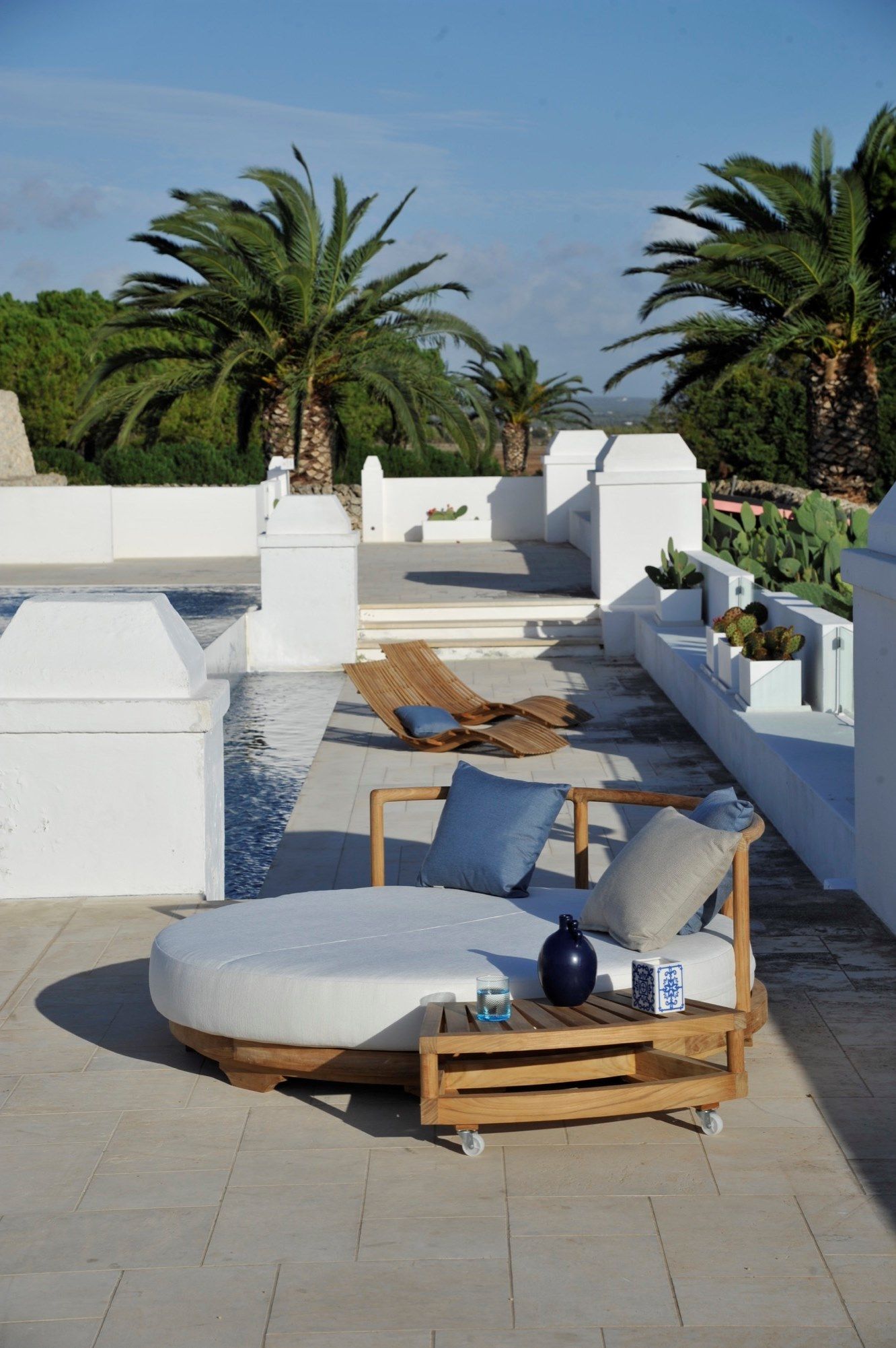 Низкий тиковый садовый столик с колесами Unopiù Pevero ARCH-00144473 - Вид №3