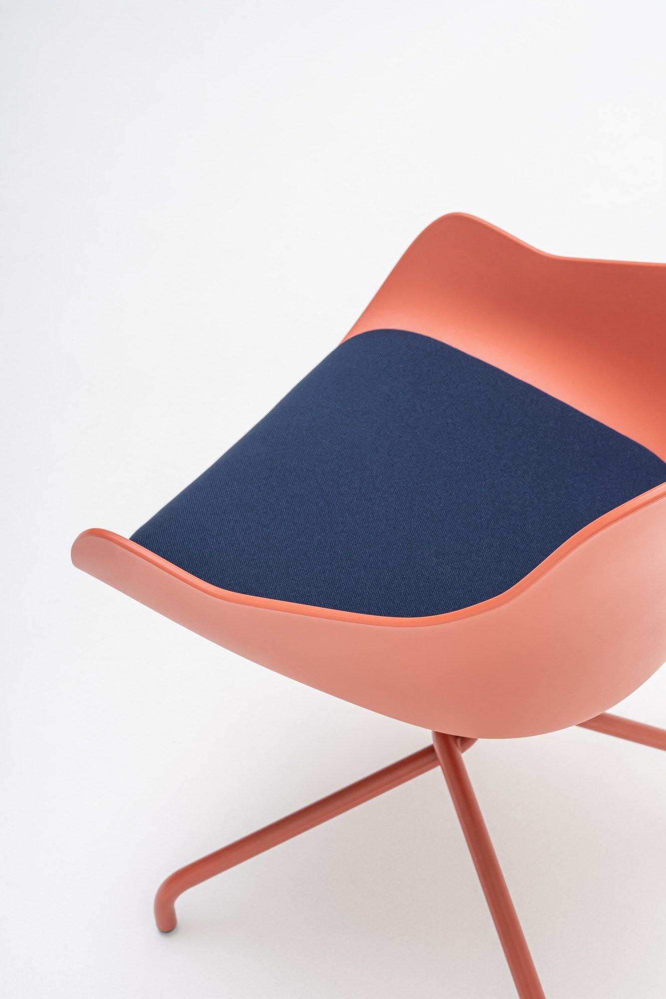 Вращающееся кресло из полипропилена со встроенной подушкой MDD Baltic ARCH-00118371 - Вид №18