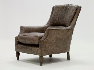 Кожаное кресло с подлокотниками