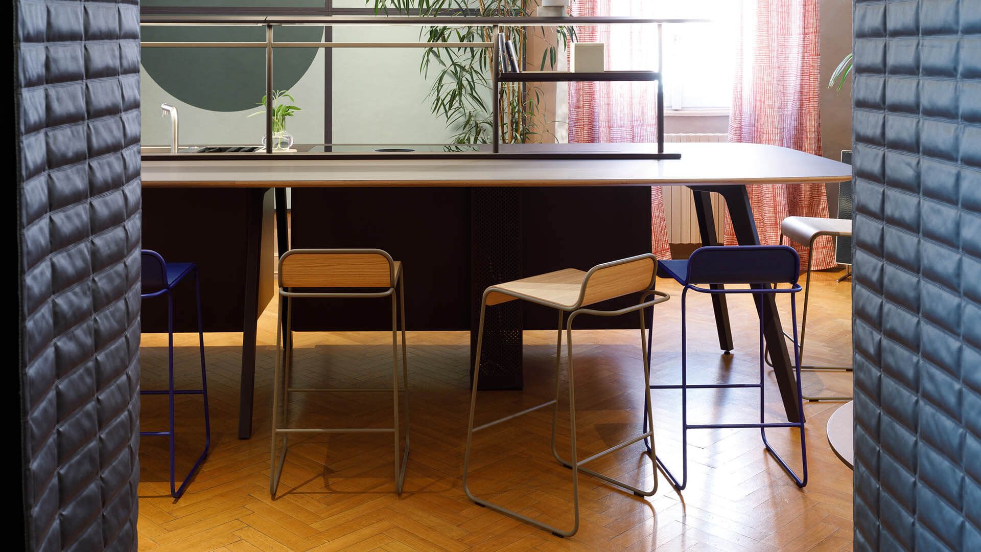 Стальной и деревянный табурет с подставкой для ног True Design Flow ARCH-00057643 - Вид №12