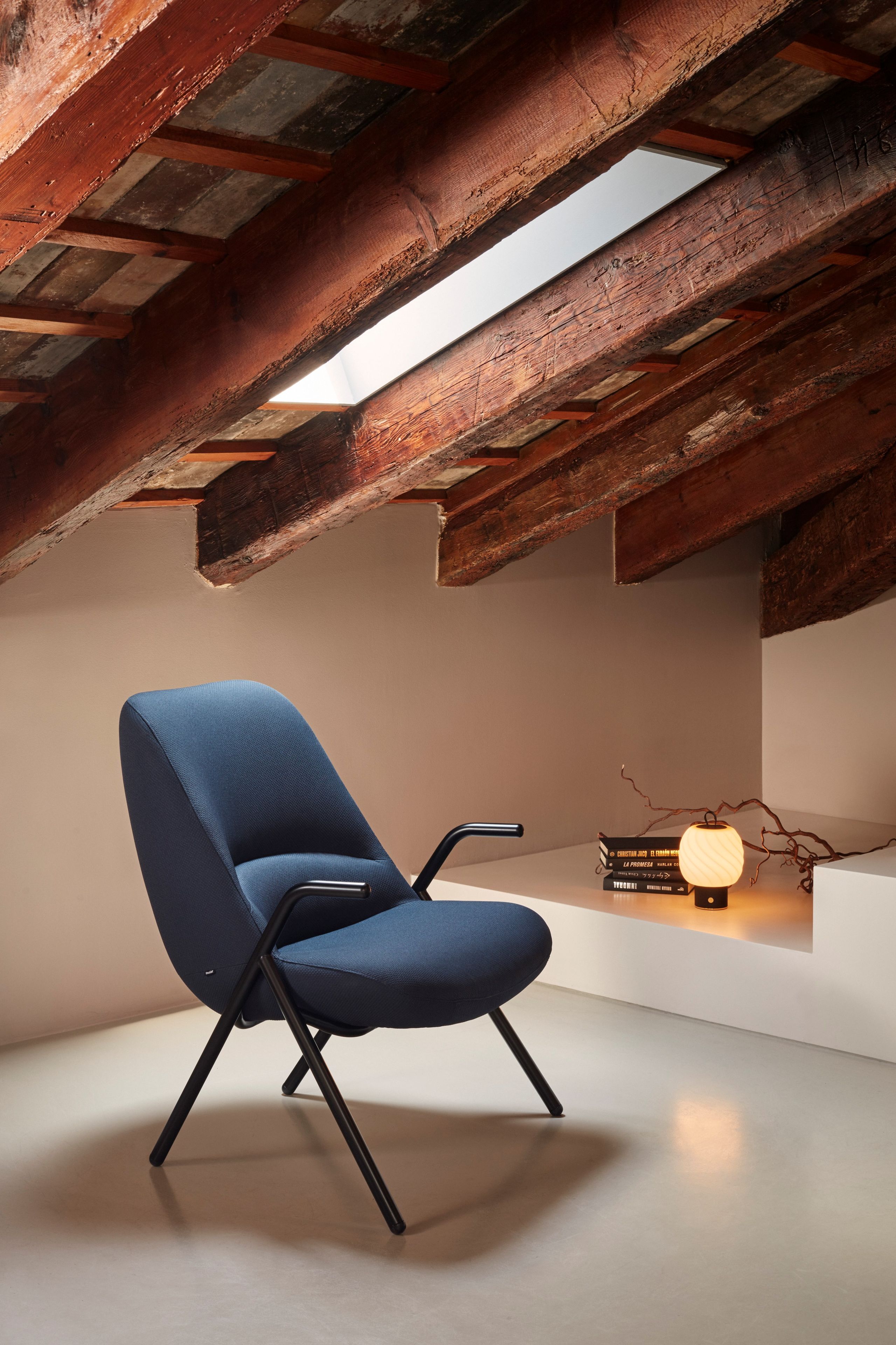 Полиэфирное кресло TEULAT Dins ARCH-00057392 - Вид №5