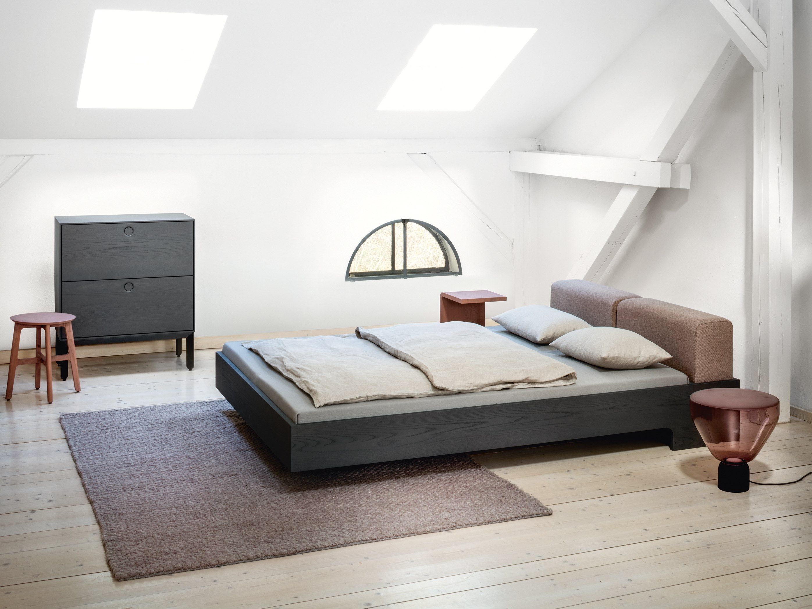 Двуспальная кровать с мягким изголовьем ZEITRAUM DOZE ARCH-00106564 - Вид №1