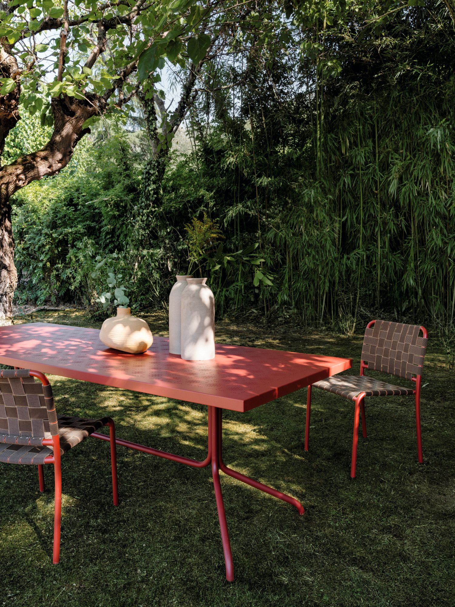 Прямоугольный садовый стол с перфорированной столешницей из листового металла Gervasoni Gervasoni Outdoor ARCH-00020284