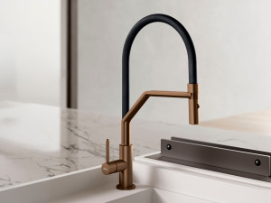 Однорычажный смеситель для кухни с ручным душем